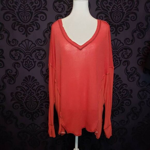 We the Free/Free People Long Sleeve V Neck Oversized Slouchy Red Top with Thumn - Picture 1 of 10